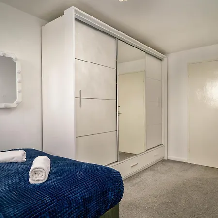 Charming 2-bedroom In Leeds Apartment *