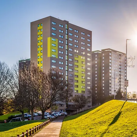 Charming 2-bedroom In Leeds *