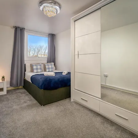 Charming 2-bedroom In Leeds