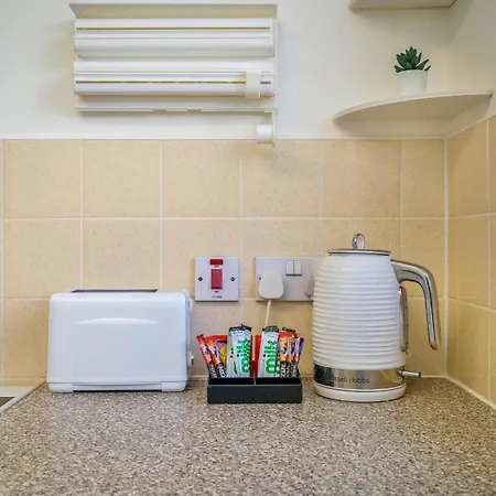 Apartment Charming 2-bedroom In Leeds *