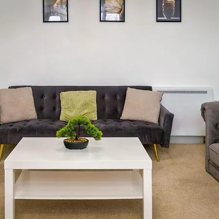 Charming 2-bedroom In Leeds