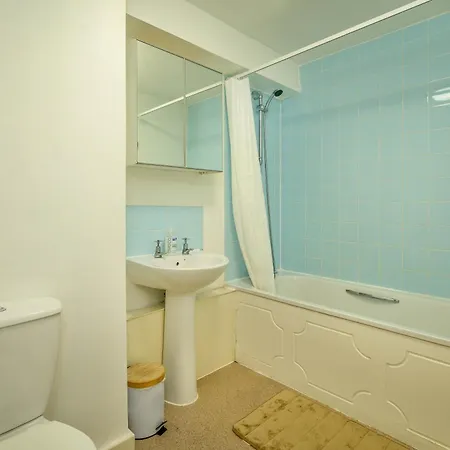 Apartment Charming 2-bedroom In Leeds *